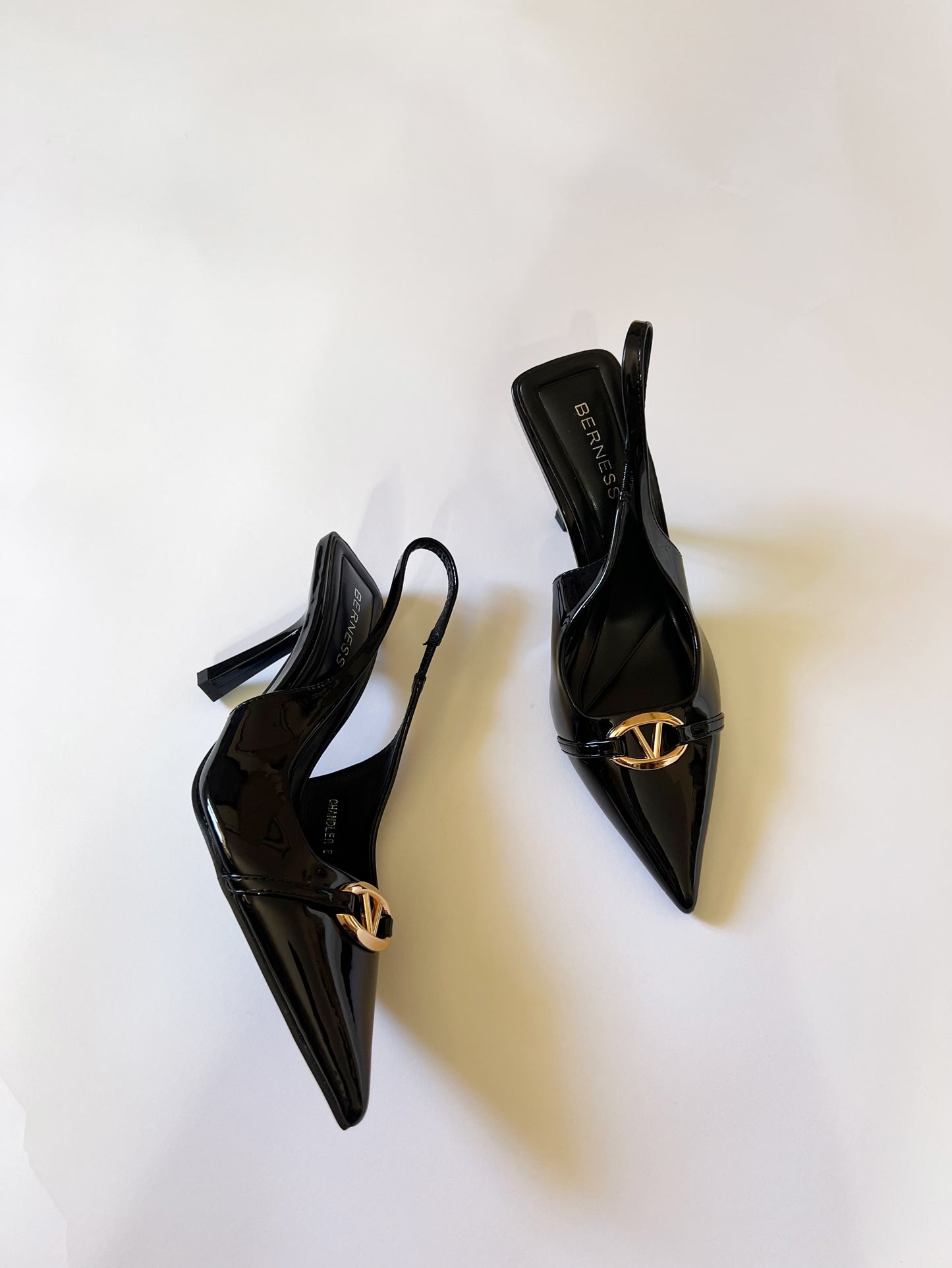 Zapatilla hebilla